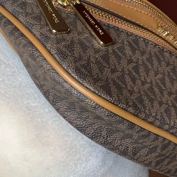 Michael Kors Kenly Medium Waist Pack Crossbody Signature Brown - Picture 6 of 15